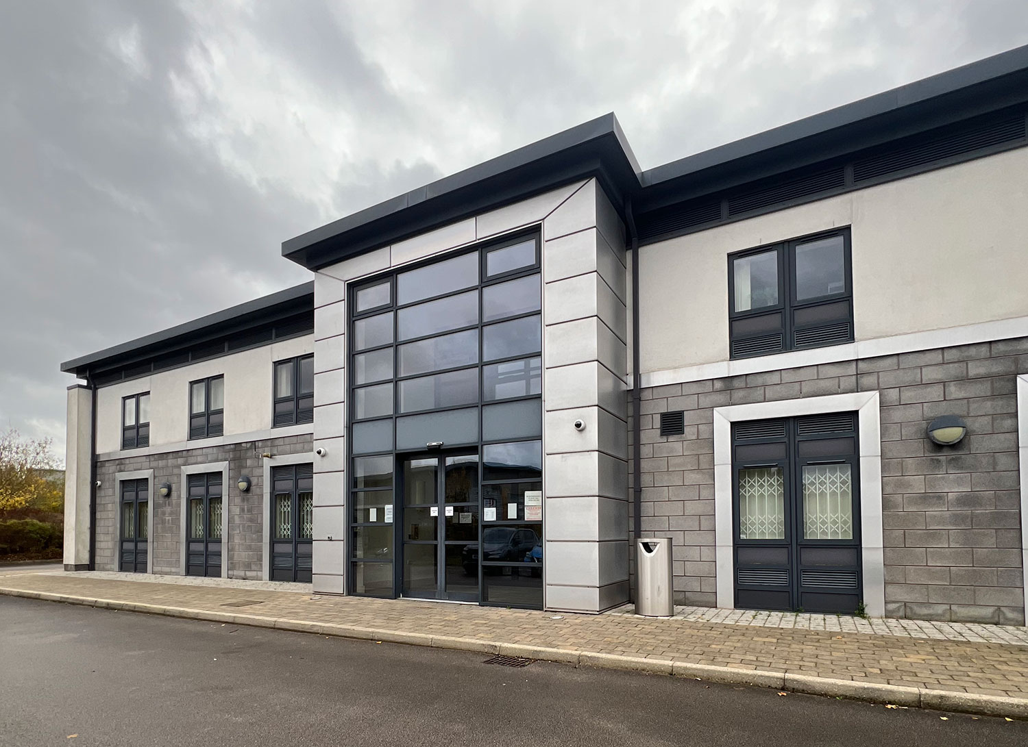 An image of the offices of EMT.